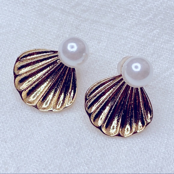 Jewelry - ❣️$25/3❣️ Gold Shell Faux Pearl Stud Earrings
